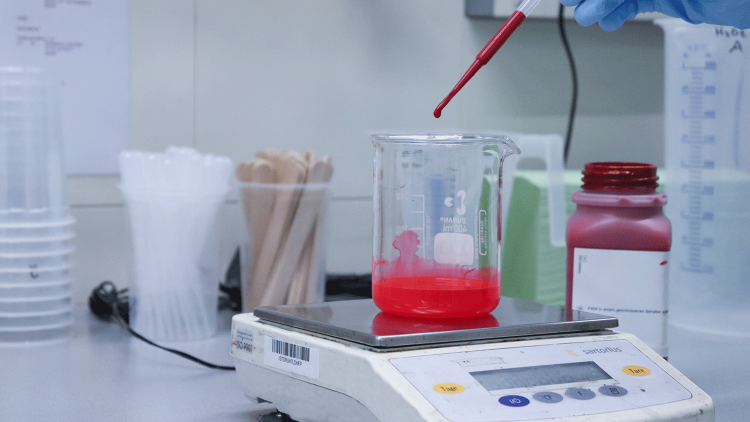 Dye analysis with a pipette at CHT